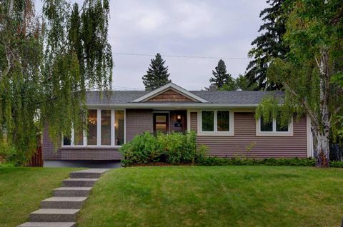 82 Gladys Ridge Road SW Calgary AB T3E 4J1