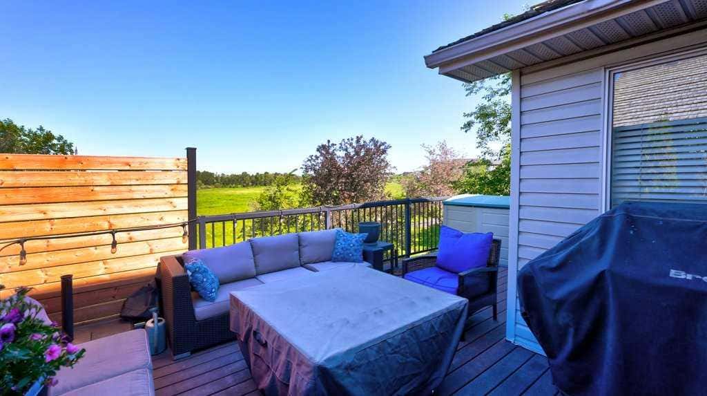 Photo of 537 Douglas Glen Point SE, Calgary, AB T2Z 3P9 (MLS # A2324080)