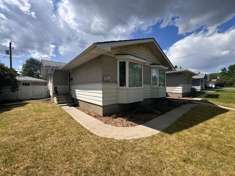 2521 35 Street SE Calgary AB T2B 0X4