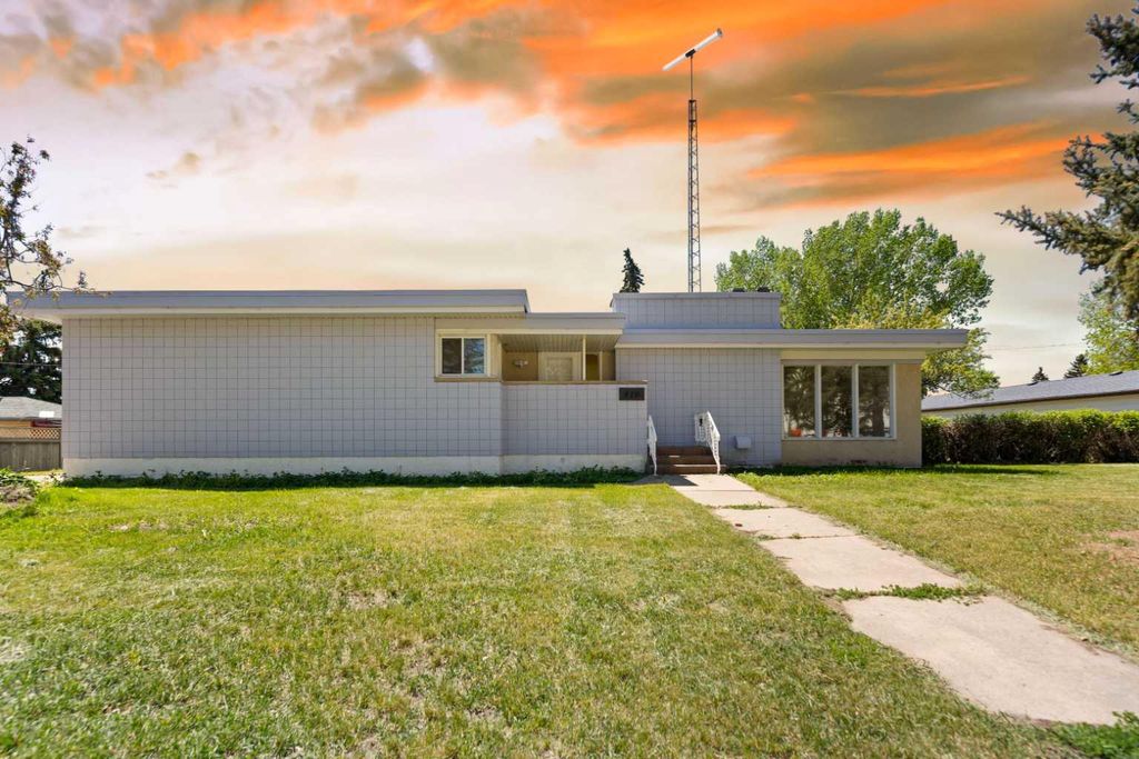 Photo of 419 5th street St, Beiseker, AB T0M 0G0 (MLS # A2266993)