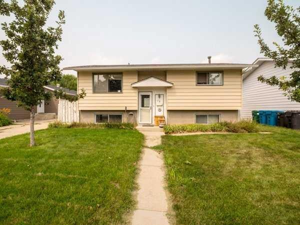 Photo of 15 Laval Court W, Lethbridge, AB T1K 4G2 (MLS # A2338064)