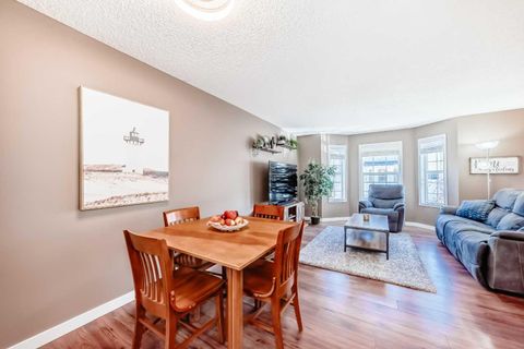 Photo of 268 Prestwick Acres Lane SE, Calgary, AB T2Z 3Y1 (MLS # A2265161) Photo of 268 Prestwick Acres Lane SE, Calgary, AB T2Z 3Y1 (MLS # A2265161)