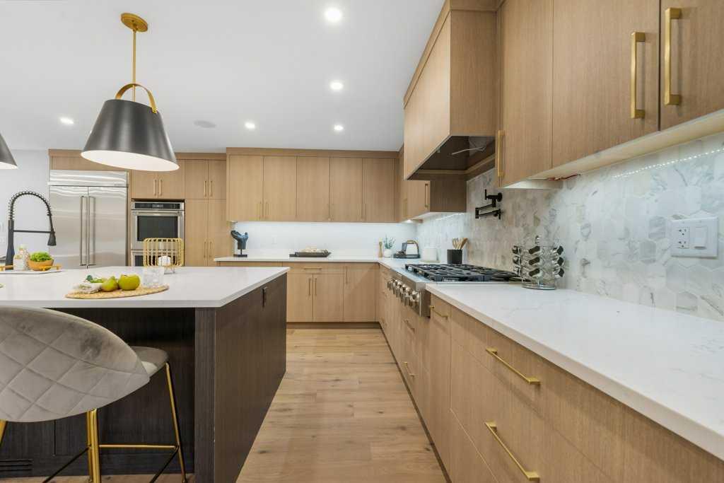 711 Mckenzie Lake Bay SE