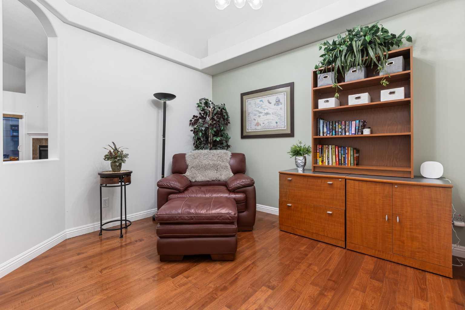 316 Crawford Close