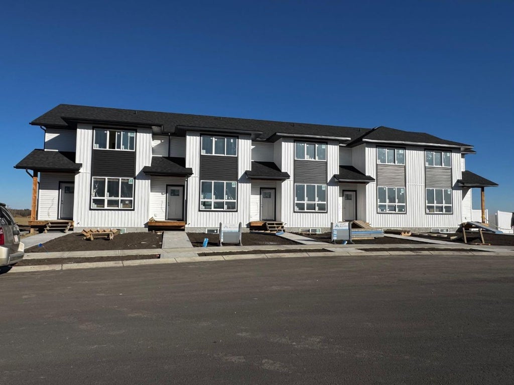 Photo of 67 Inglis Crescent, Sylvan Lake, AB T4S 0W6 (MLS # A2353968)