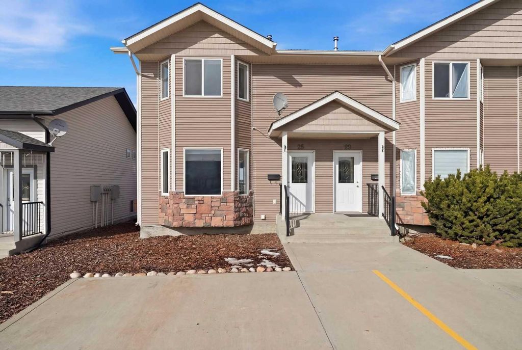 Photo of 25 Winston Place, Blackfalds, AB T4M 0K9 (MLS # A2291139)