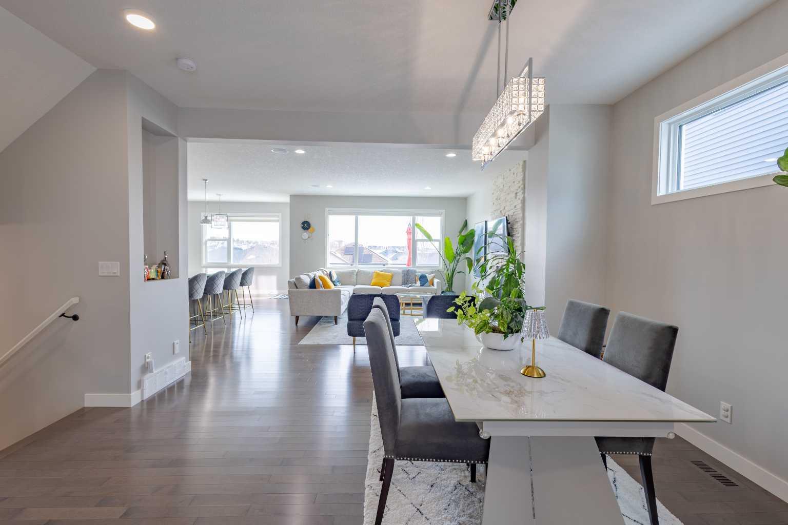 52 Tuscany Valley Grove NW