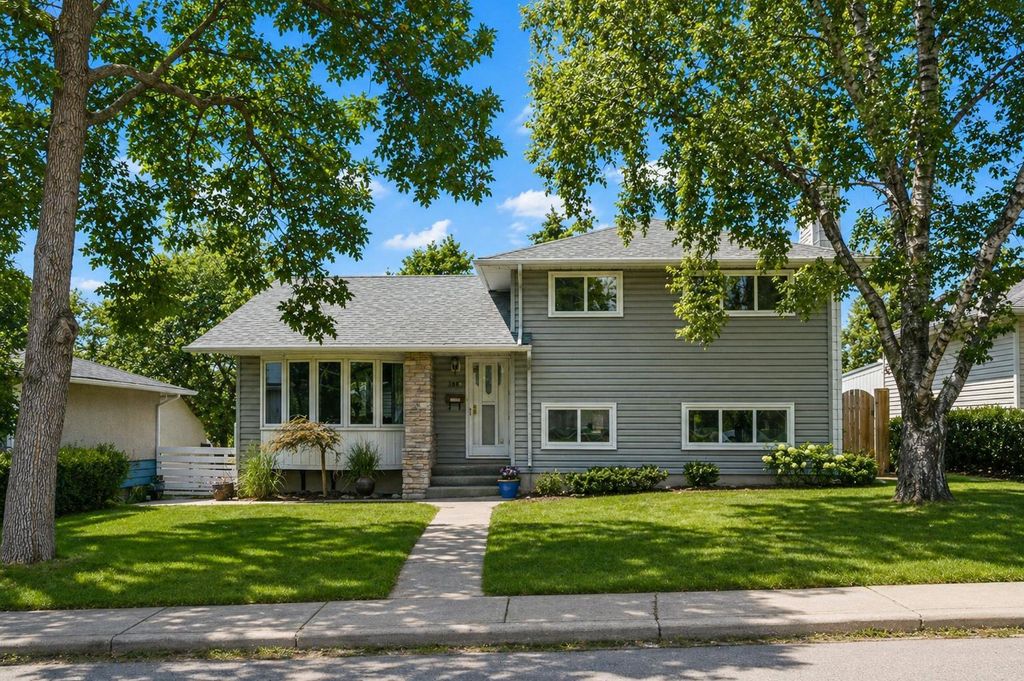 Photo of 3816 Brighton Drive NW, Calgary, AB T2L 1G8 (MLS # A2304950)