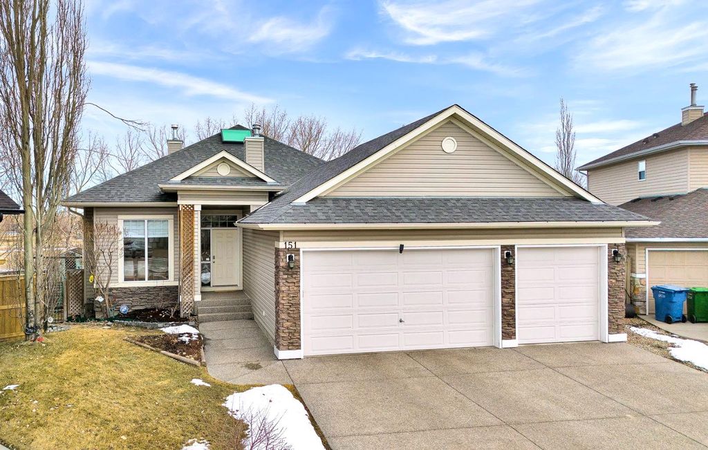 Photo of 151 Hawkmere View, Chestermere, AB T1X 1T8 (MLS # A2291921)