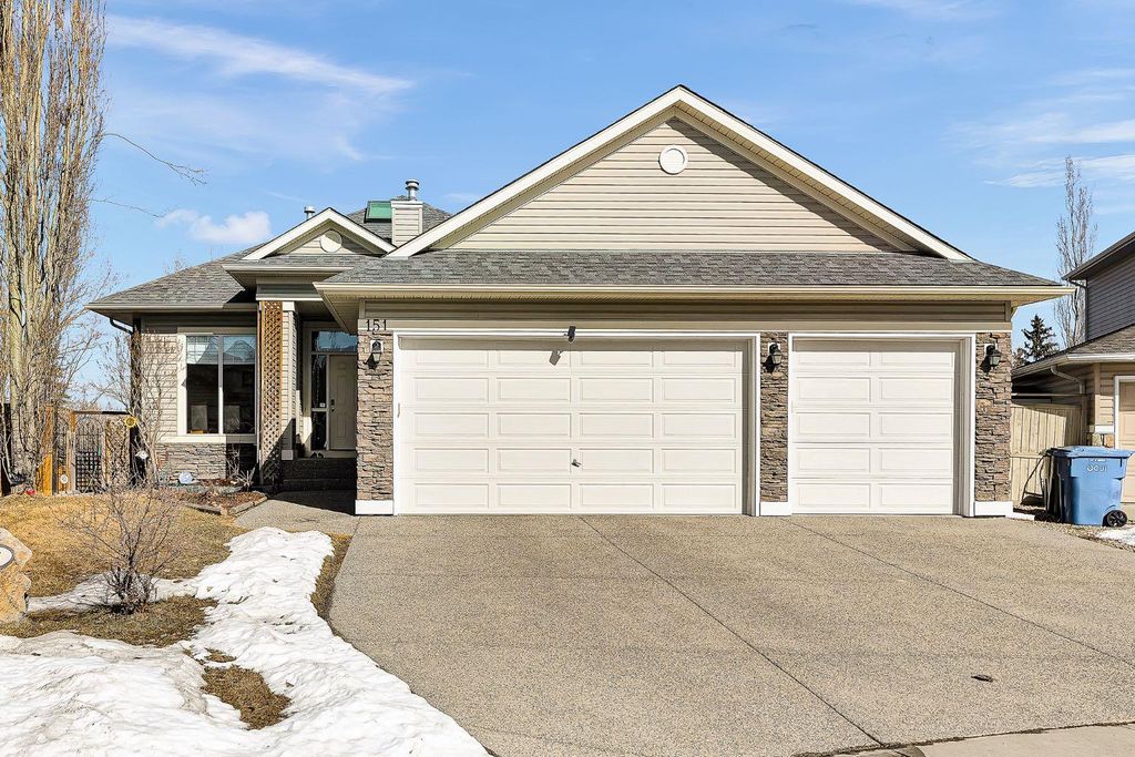 Photo of 151 Hawkmere View, Chestermere, AB T1X 1T8 (MLS # A2291921)