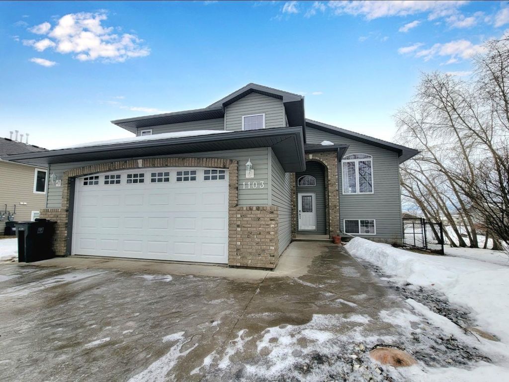 Photo of 1103 11A Street, Beaverlodge, AB T0H 0C0 (MLS # A2283802)