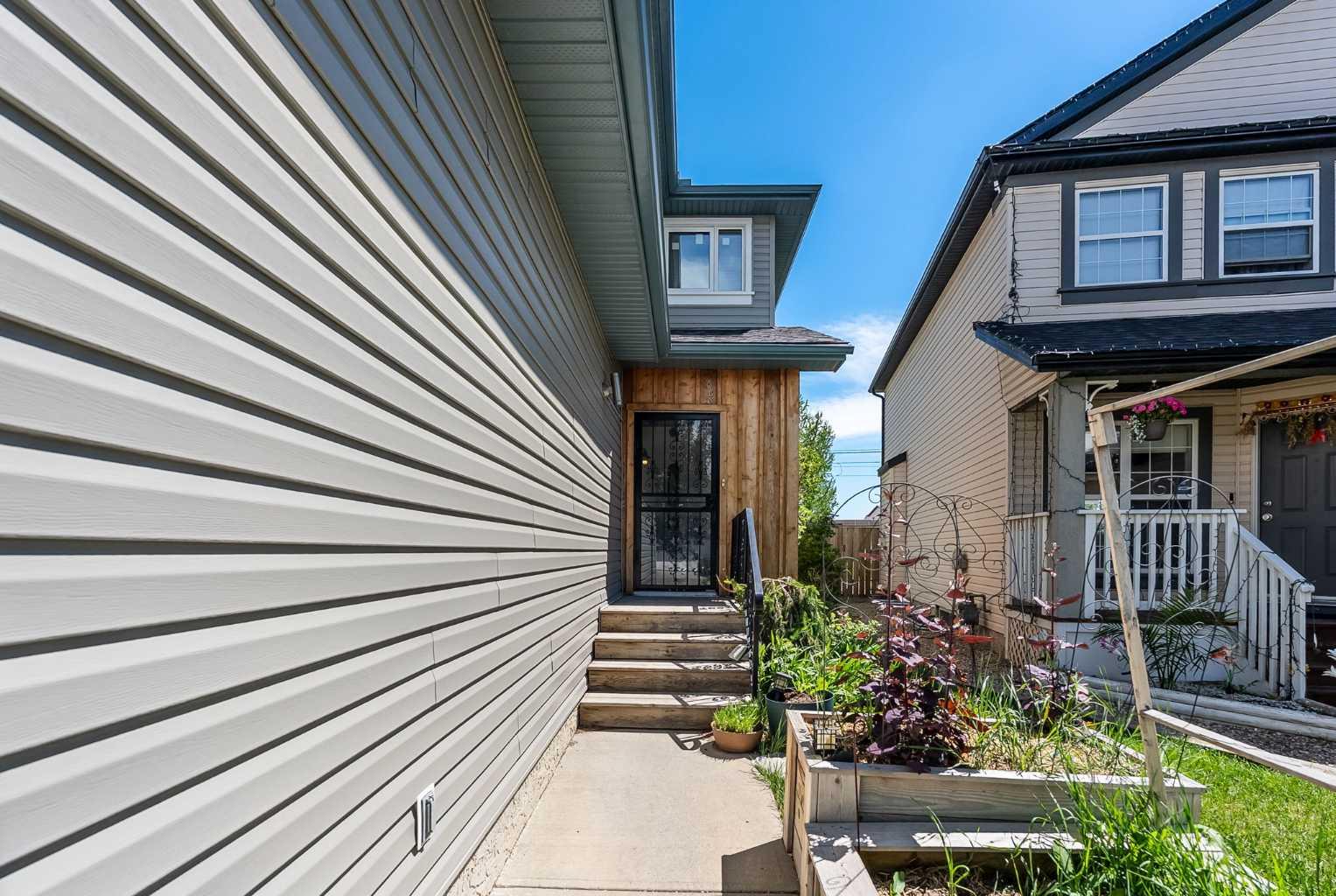 105 MARTHA'S HAVEN Green NE