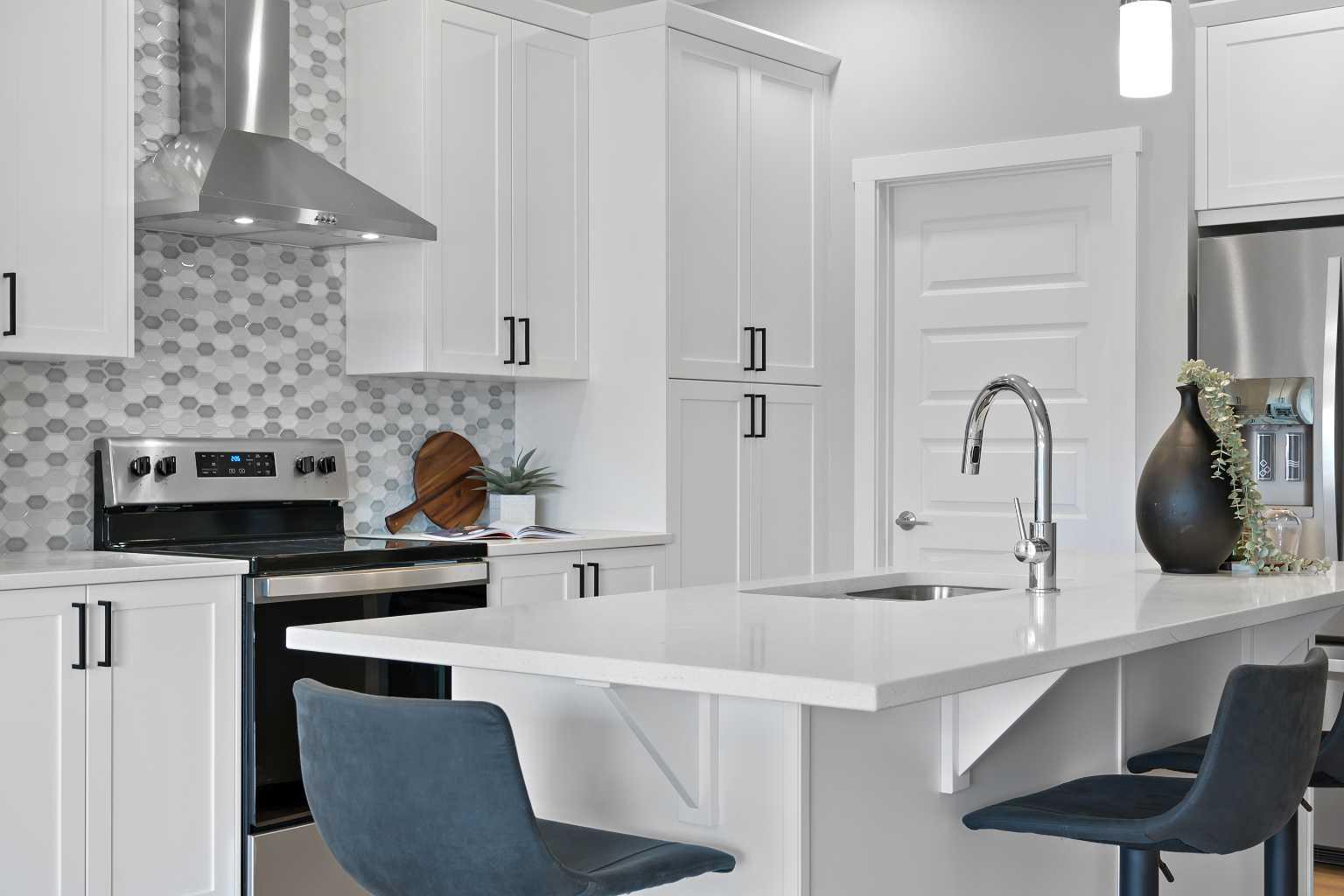 821 Baywater Place SW