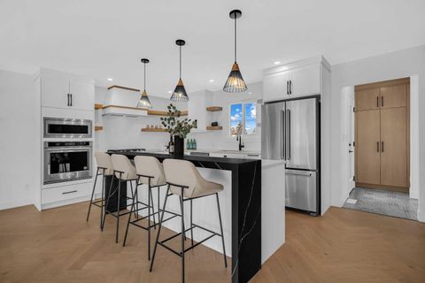 3623 Logan Crescent SW Calgary AB T3E 5Z6