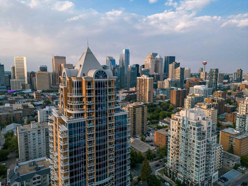 Photo of 817 15 Avenue SW #803, Calgary, AB T2R 0H8 (MLS # A2326126)