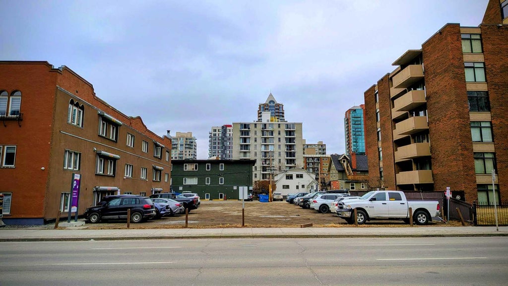 Photo of 805 12 Avenue SW, Calgary, AB T2R 0J1 (MLS # A2330009)
