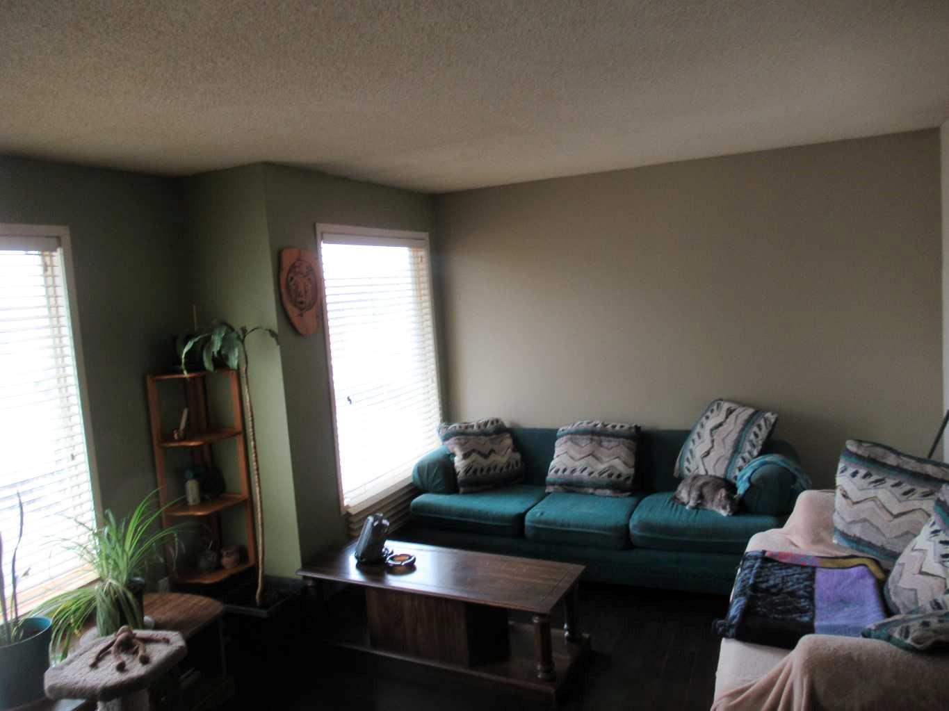 420 Center Street N 18