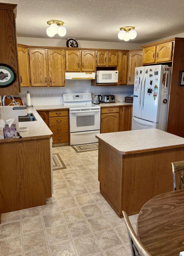 915 Highland Green Drive NW