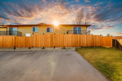 Photo of 151 F Pinehill Road NE, Calgary, AB T1Y 2C4 (MLS # A2261887)