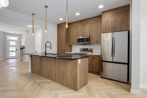 405 Clydesdale Avenue Cochrane AB T4C 3L8