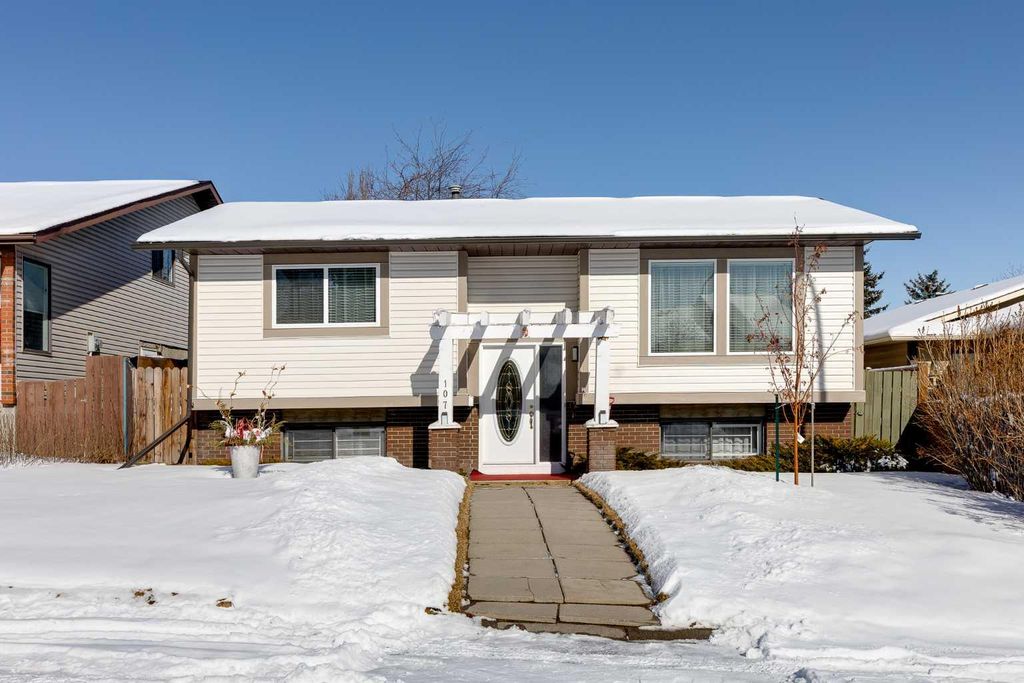 Photo of 107 Bedwood Bay NE, Calgary, AB T3K 1M1 (MLS # A2290457)