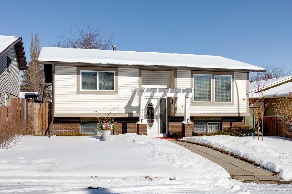 Photo of 107 Bedwood Bay NE, Calgary, AB T3K 1M1 (MLS # A2290457)