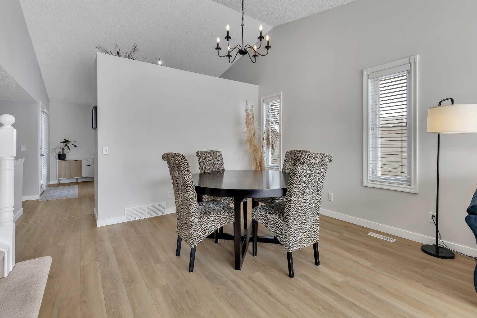 12 Harvest Oak Place NE