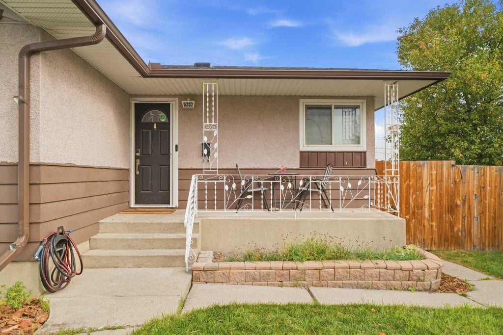 Photo of 6352 Travois Crescent NW, Calgary, AB T2K 3S7 (MLS # A2351340)