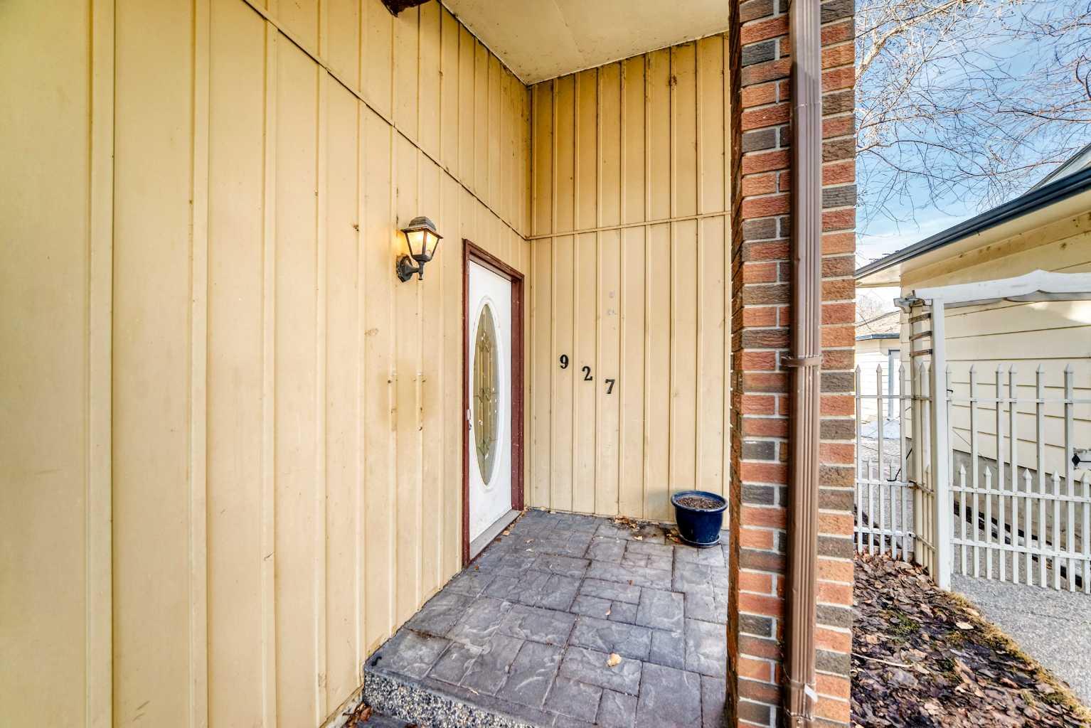 927 Midridge Drive SE