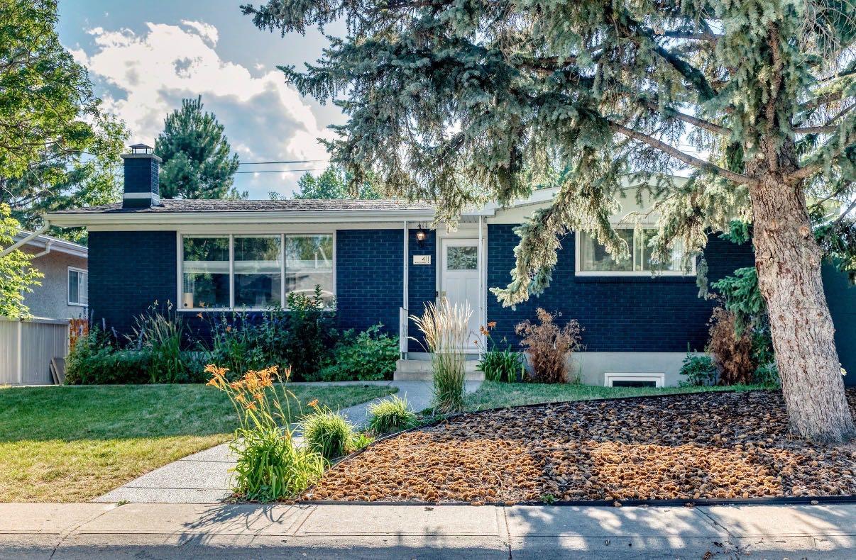 411 Woodland Crescent SE