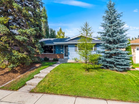 Photo of 839 Lake Twintree Crescent SE, Calgary, AB T2J 2W4 (MLS # A2343863)