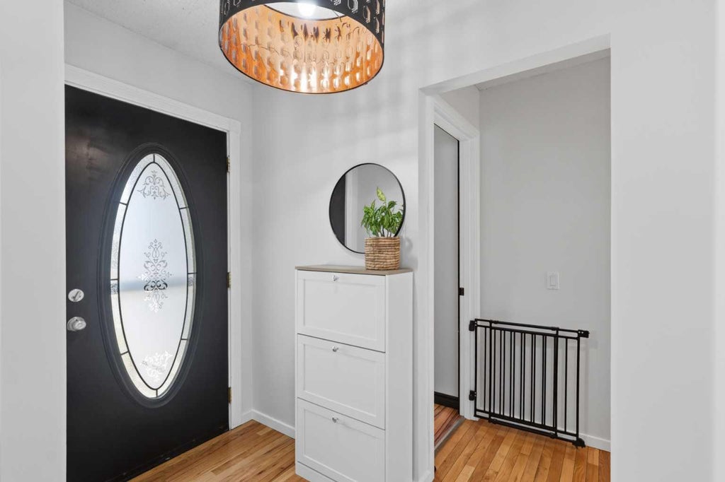 Photo of 331 Queensland Circle SE, Calgary, AB T2J 4E3 (MLS # A2323397)