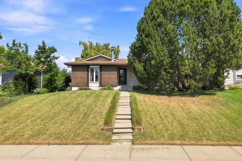 Photo of 331 Queensland Circle SE, Calgary, AB T2J 4E3 (MLS # A2323397)