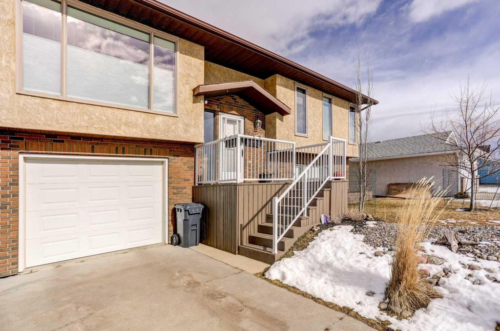 Photo of 598 Thistle Crescent, Pincher Creek, AB T0K 1W0 (MLS # A2289201)