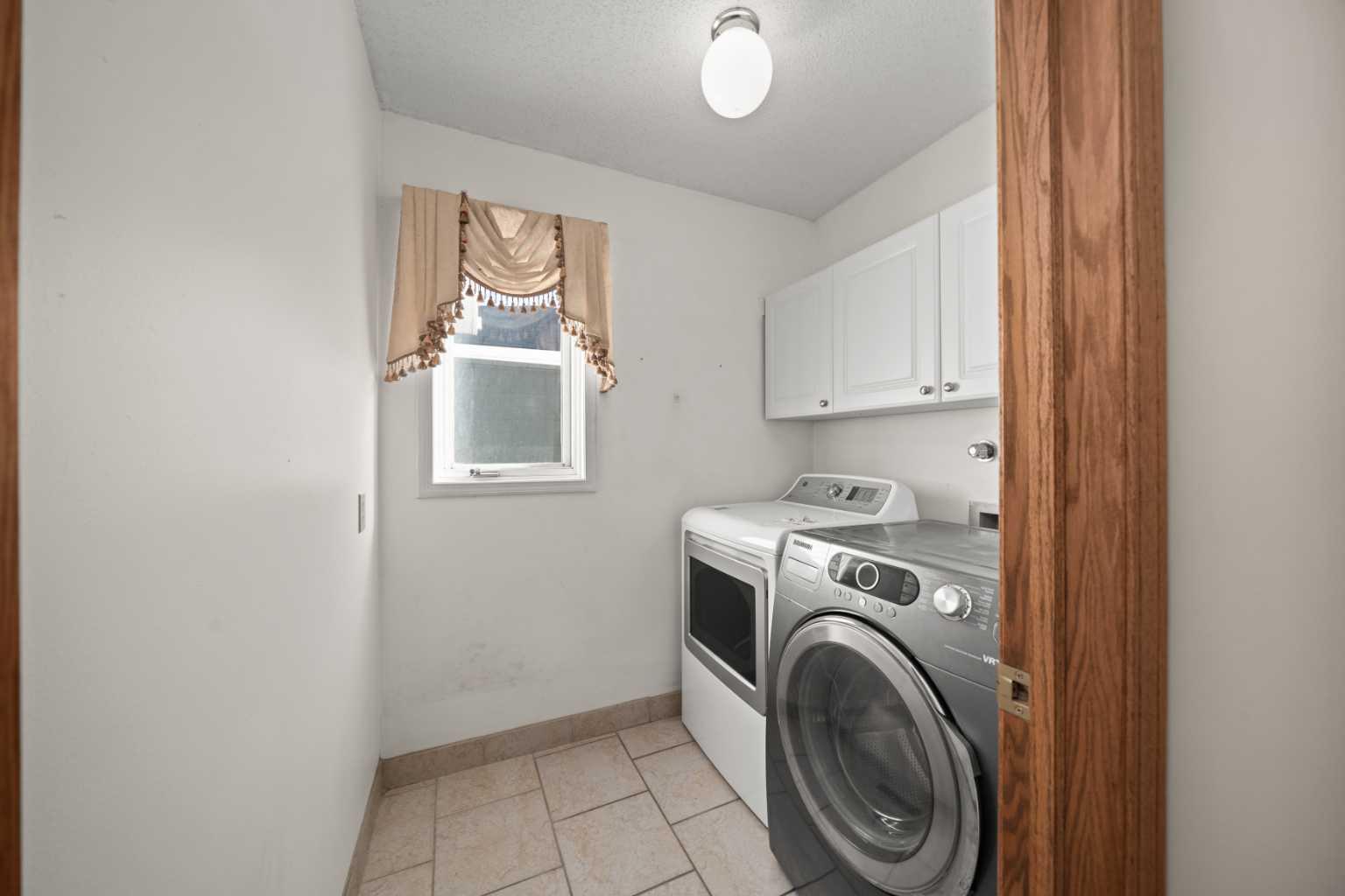 24 Riverside Crescent SE