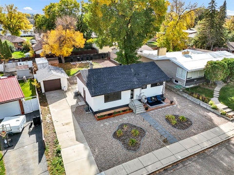 Photo of 61 Huckvale Crescent SW, Medicine Hat, AB T1A 5J7 (MLS # A2350453)