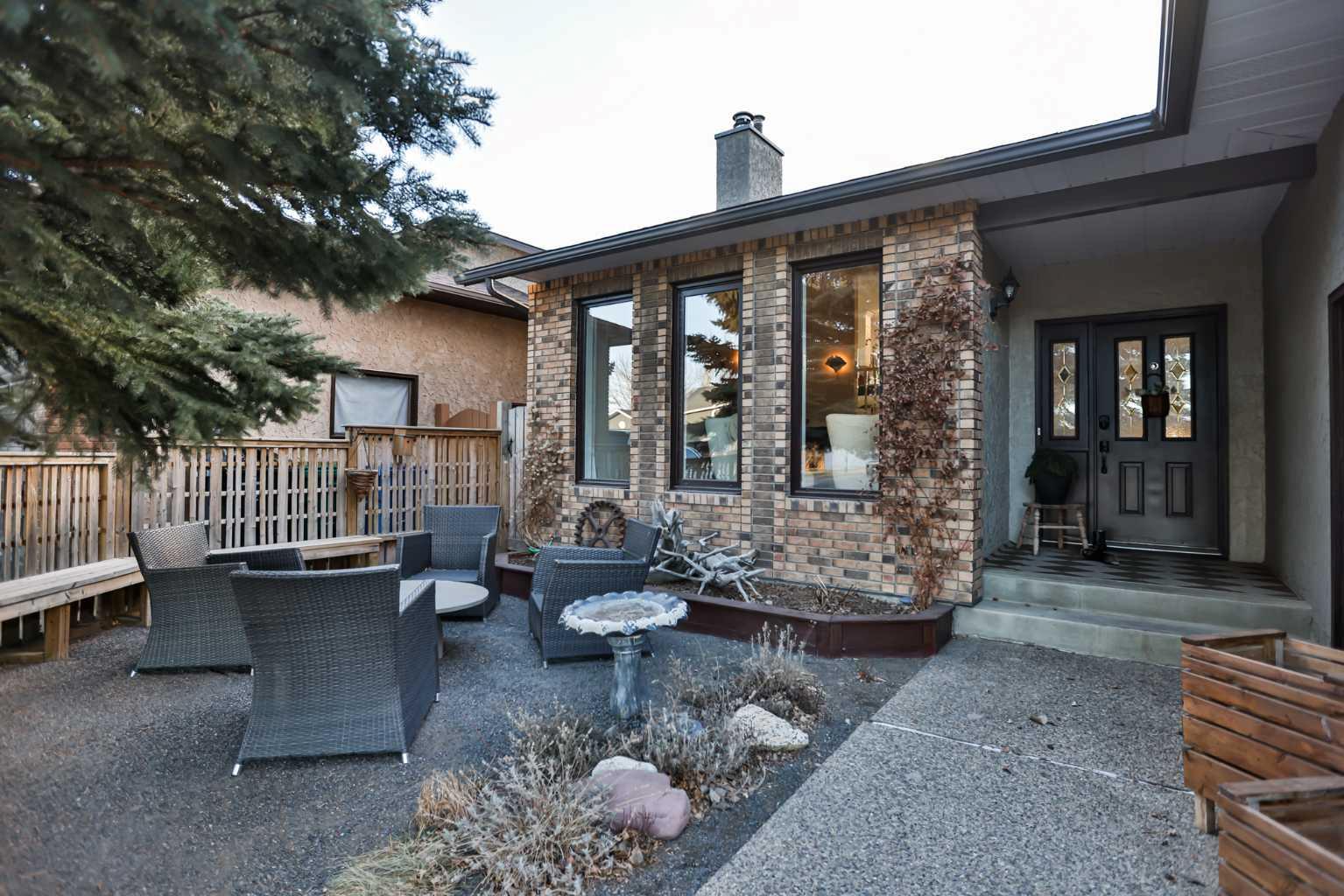 70 Sherwood Boulevard W