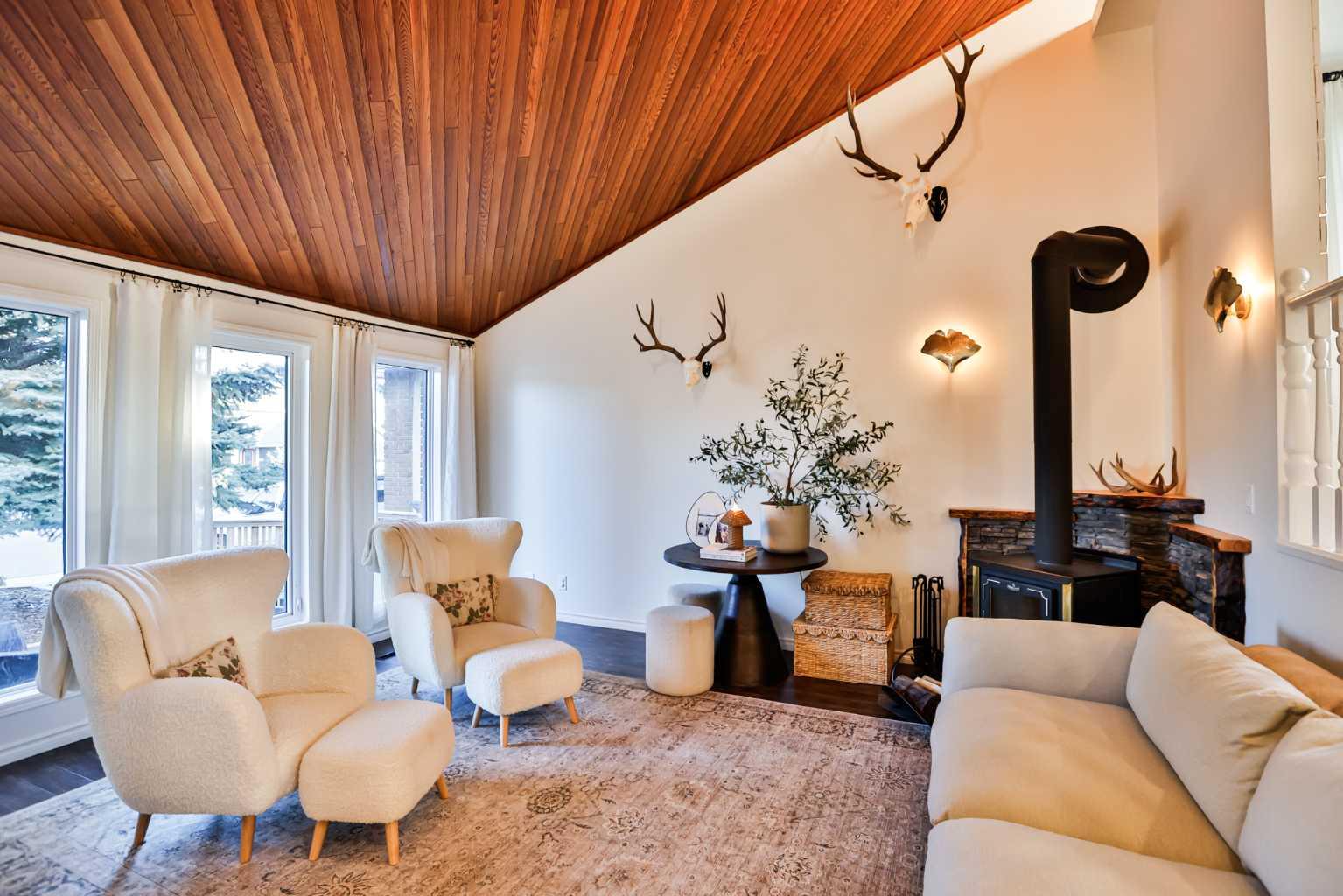 70 Sherwood Boulevard W