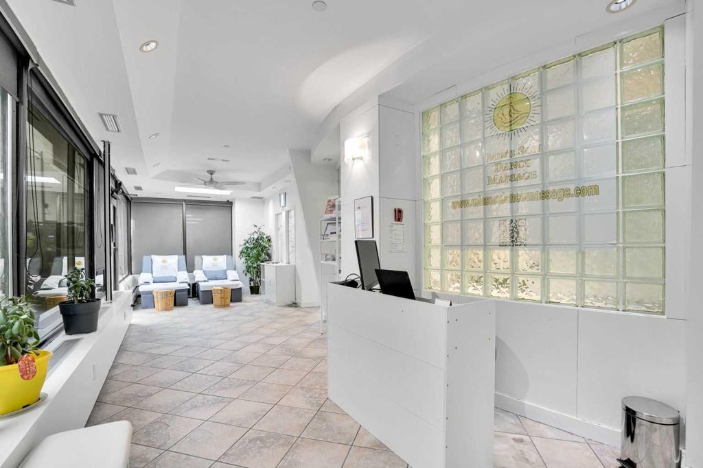 Photo of 1330 12 Avenue SW, Calgary, AB T3C 0P5 (MLS # A2256771)