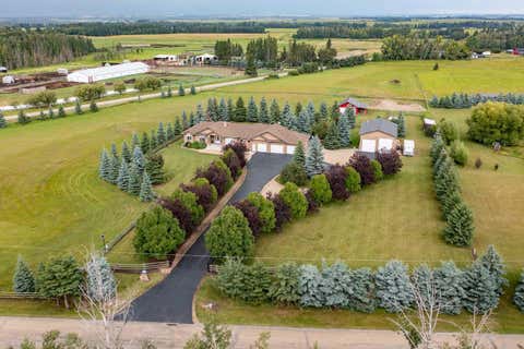 Photo of 261066 Township Road 422, Rural Ponoka County, AB T4J 1R3 (MLS # A2337004)