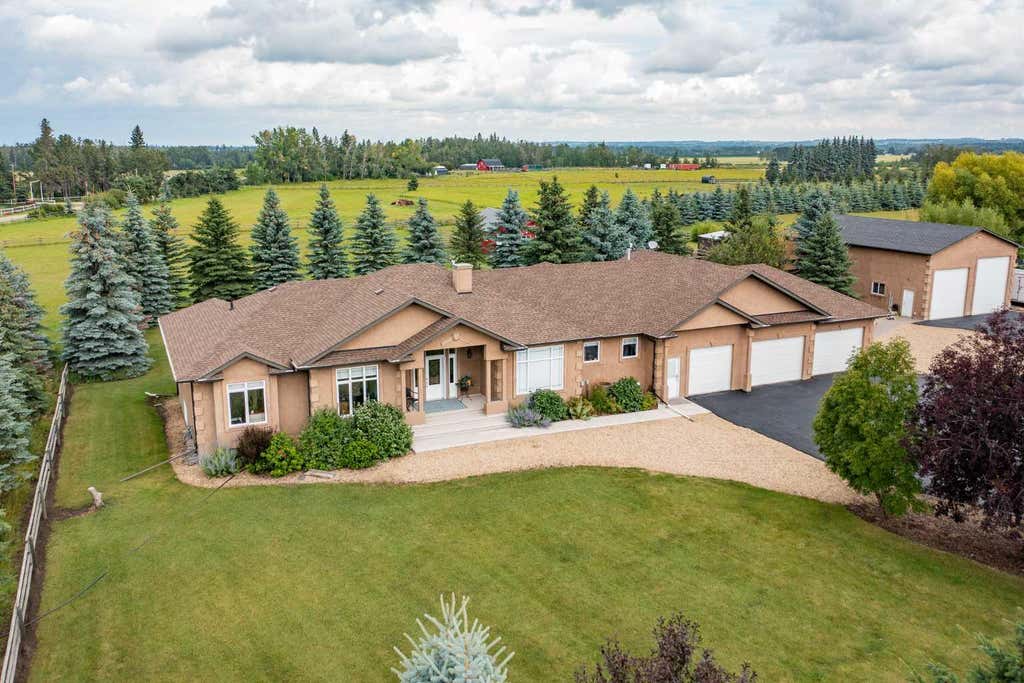 Photo of 261066 Township Road 422, Rural Ponoka County, AB T4J 1R3 (MLS # A2337004)