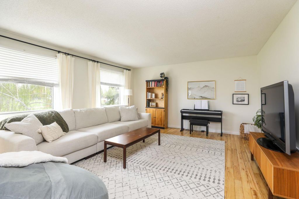 Photo of 264 S 3 Street W, Magrath, AB T0K 1J0 (MLS # A2309839)