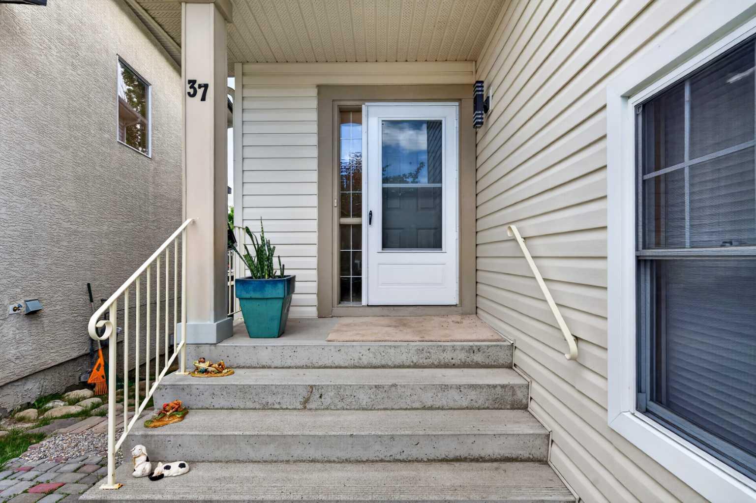 37 Tuscany Meadows Common NW