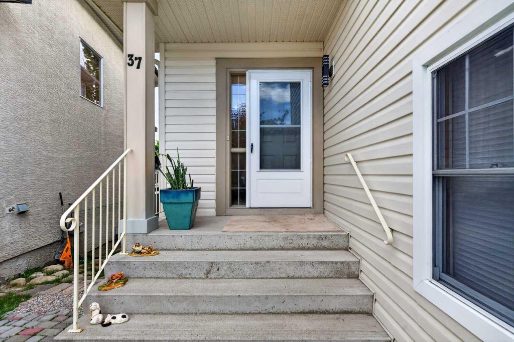Photo of 37 Tuscany Meadows Common NW, Calgary, AB T3L 2L3 (MLS # A2321196)
