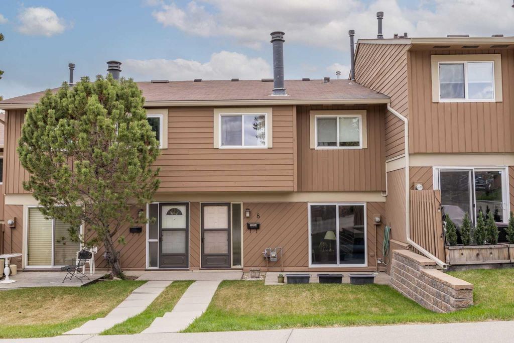 Photo of 4940 39 Avenue SW #8, Calgary, AB T3E 6M7 (MLS # A2310774)