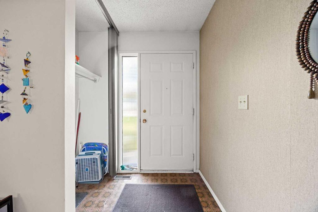 Photo of 4940 39 Avenue SW #8, Calgary, AB T3E 6M7 (MLS # A2310774)