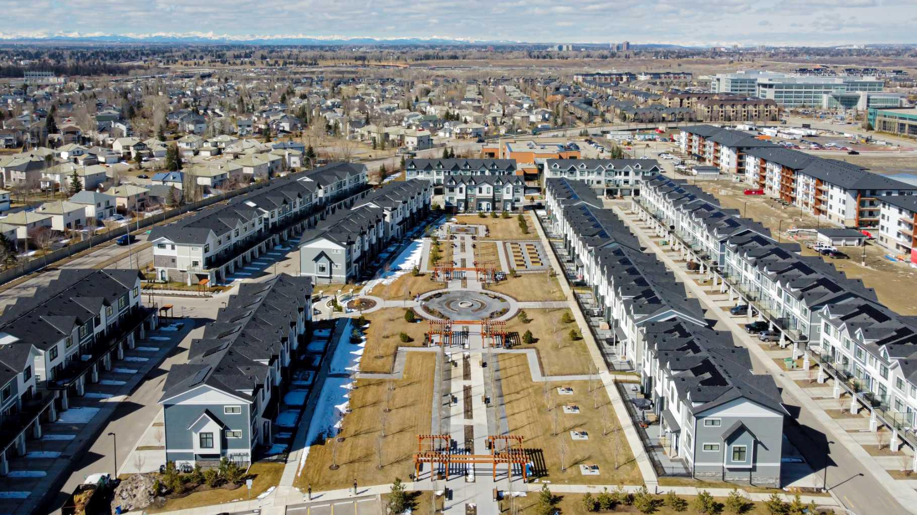 255 Les Jardins Park SE 208