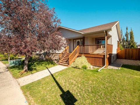 Photo of 83 Rivergreen Road W, Lethbridge, AB T1K 7Y1 (MLS # A2347693)