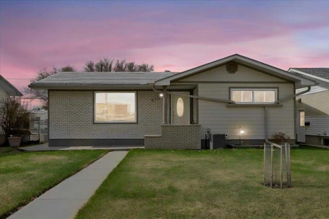 Photo of 415 12 Street E, Drumheller, AB T0J 0Y5 (MLS # A2298982)