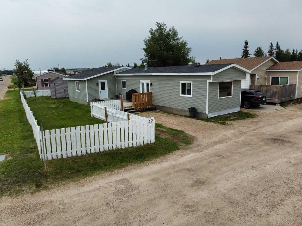 Photo of 42 Evergreen Crescent, Whitecourt, AB T7S 1J2 (MLS # A2327514)
